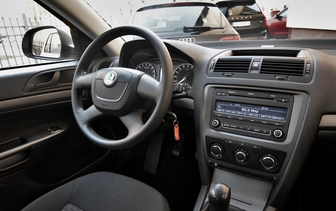 Skoda Octavia cena 25900 przebieg: 192000, rok produkcji 2011 z Mrągowo małe 137